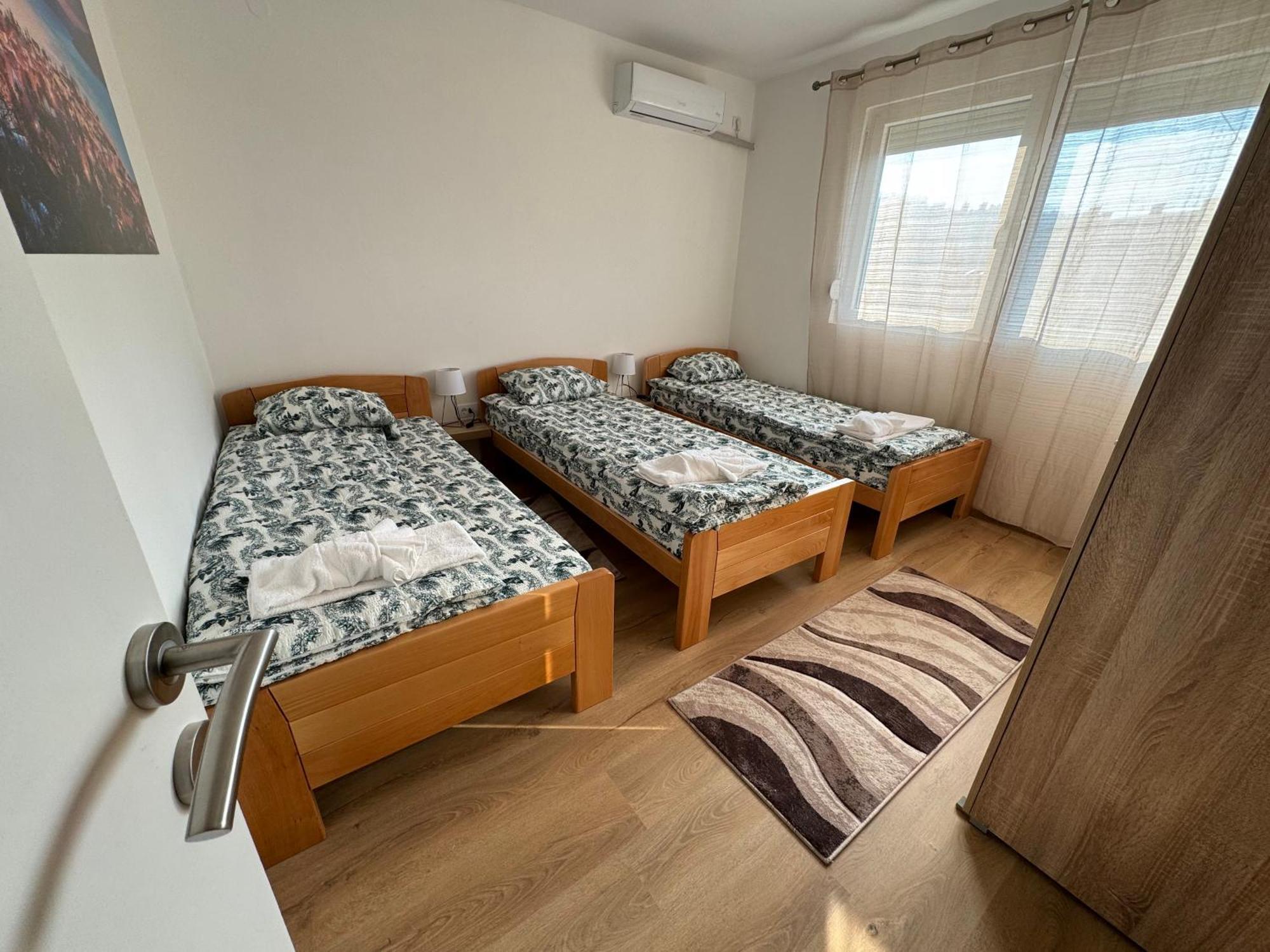 Vuk Apartman Доньи-Милановац Экстерьер фото